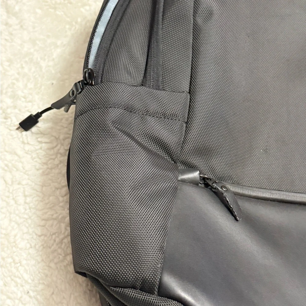 NWOT Dell Premier Backpack 15 Laptop Tech Travel Bag PE1520P Black TSA Approved.